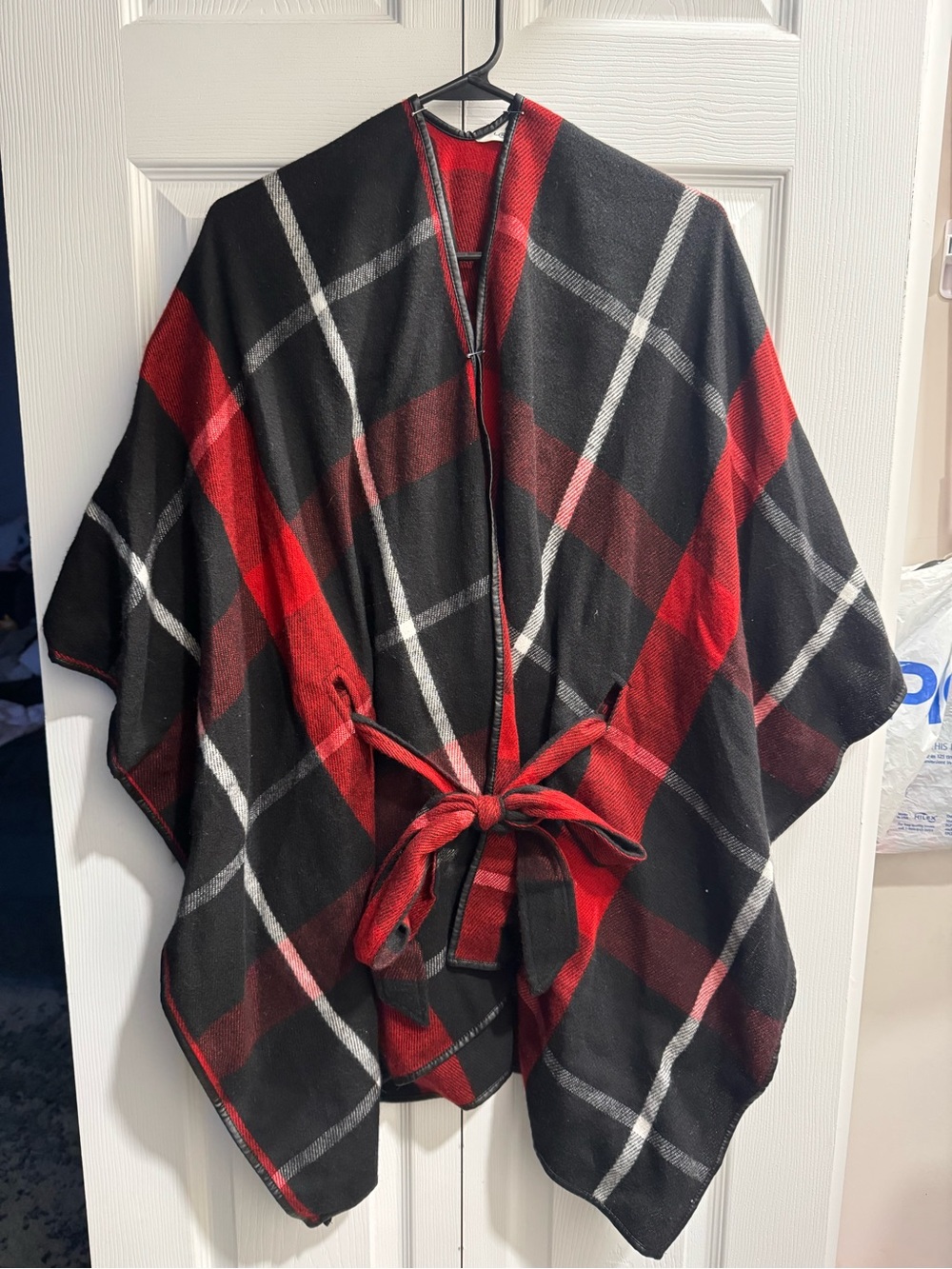 Tantrums Red & Black Plaid Wrap Cape with Tie (fits Lg-2X)